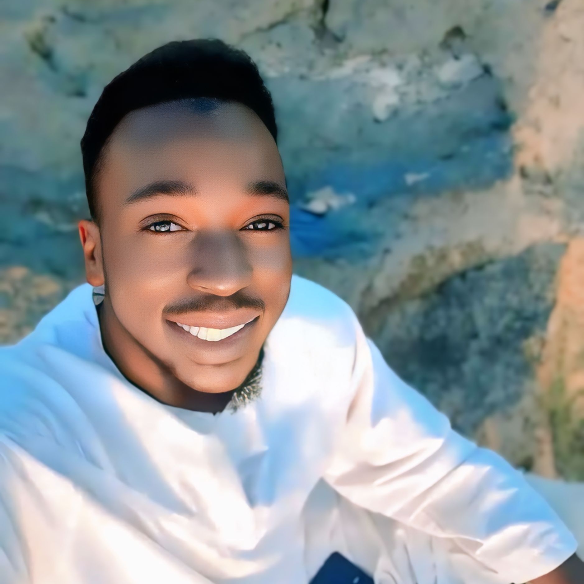 ����� ����